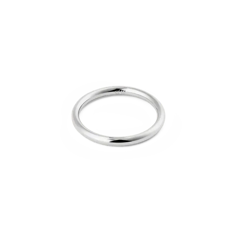 Minimalist 2.5mm polished silver stainless steel band ring with a clean, timeless curved design.