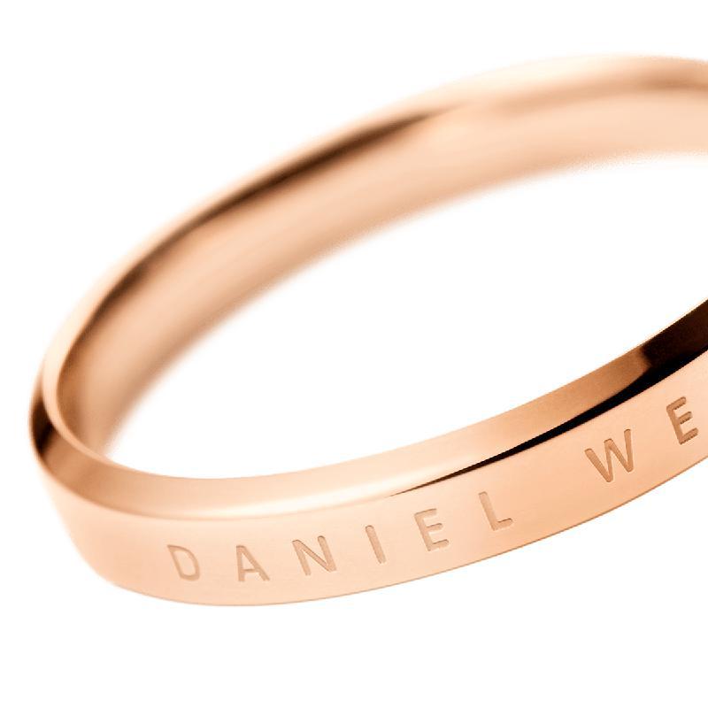 Elegant rose gold Daniel Wellington Classic Ring crafted from polished stainless steel with engraved logo detail.
