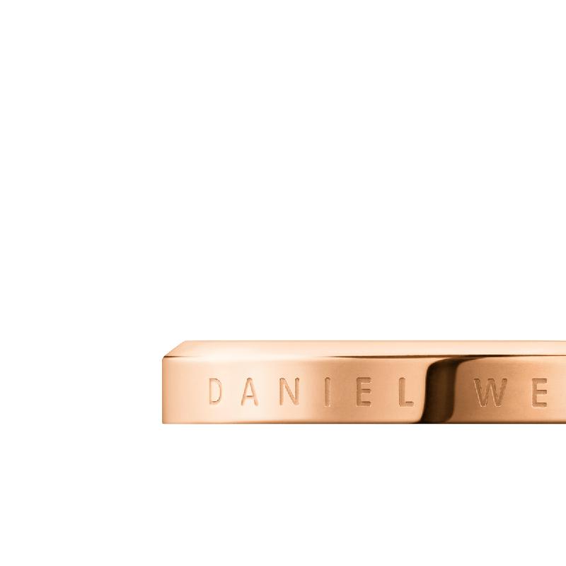 Elegant Daniel Wellington Classic Ring in polished rose gold stainless steel with engraved logo branding.