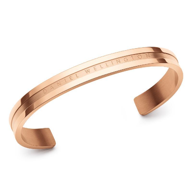 Elegant Daniel Wellington Elan cuff bracelet in rose gold-plated stainless steel with engraved logo detail.