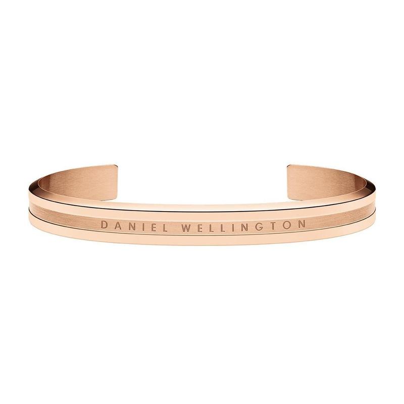 Elegant rose gold Daniel Wellington Elan cuff bracelet in size M, crafted from durable stainless steel.