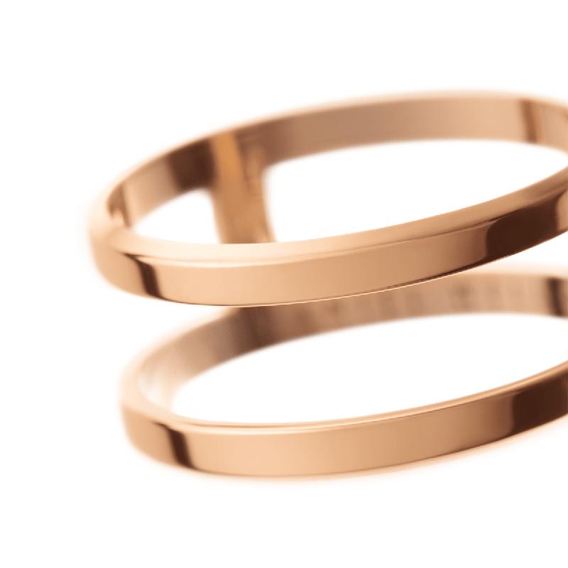 Minimalist Daniel Wellington Elan Dual Ring in polished rose gold-plated stainless steel with a sleek, layered design.