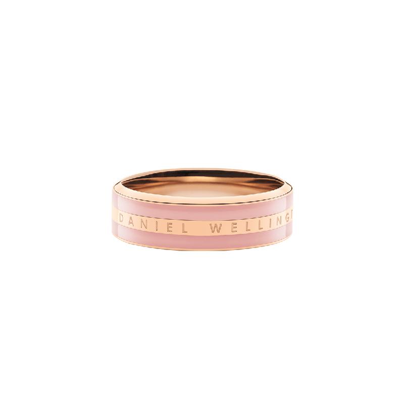 Daniel Wellington Emalie ring in rose gold stainless steel with dusty rose enamel and engraved logo detail.