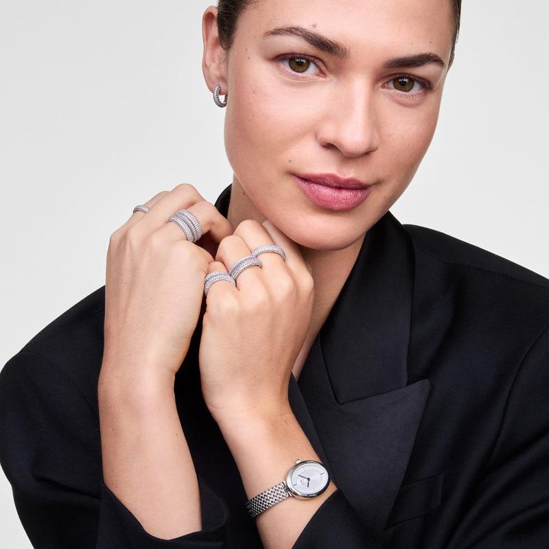 Daniel Wellington Juliette silver watch with a white sunray dial and braided mesh strap worn on a woman's wrist.
