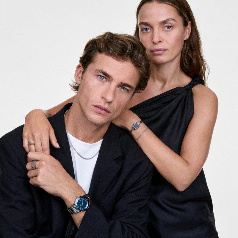 Elegant Daniel Wellington silver mesh necklace crafted from 316L stainless steel, worn as a stylish unisex accessory.