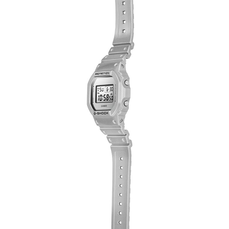 CASIO G-SHOCK DIGITAL MENS 200M - DW-5600FF-8DR