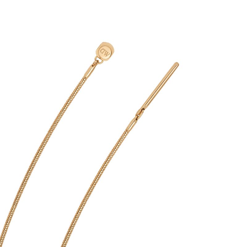 Elegant 185mm gold-plated stainless steel snake chain bracelet featuring a delicate Daniel Wellington logo charm.