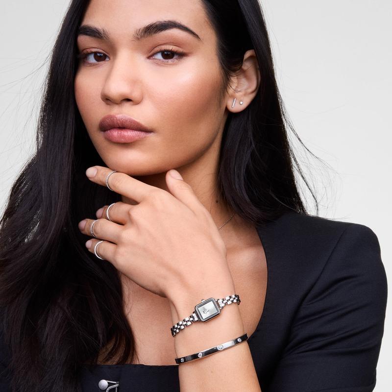Minimalist silver stainless steel Daniel Wellington Classic Lumine bracelet featuring eight sparkling crystals.
