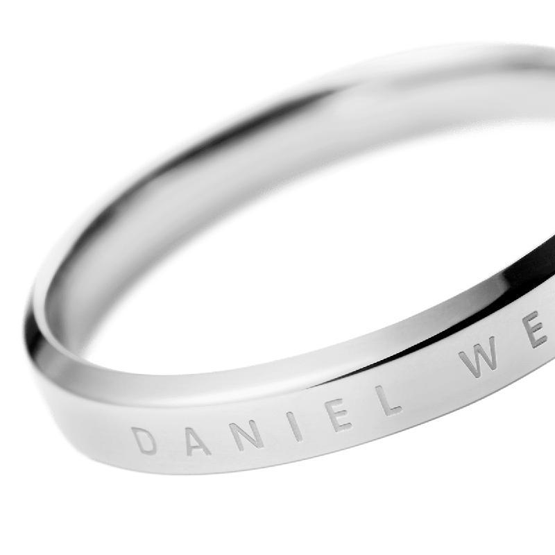 Elegant Daniel Wellington Classic Ring in polished silver stainless steel with engraved logo branding.