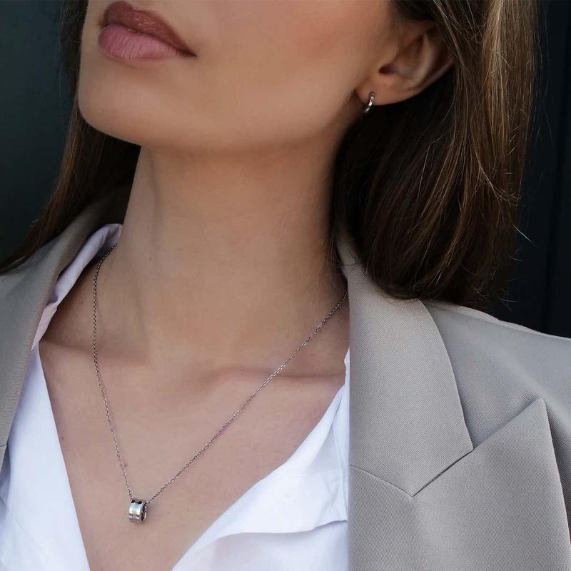 Elegant Daniel Wellington Elan necklace in polished silver stainless steel featuring a minimalist ring pendant.