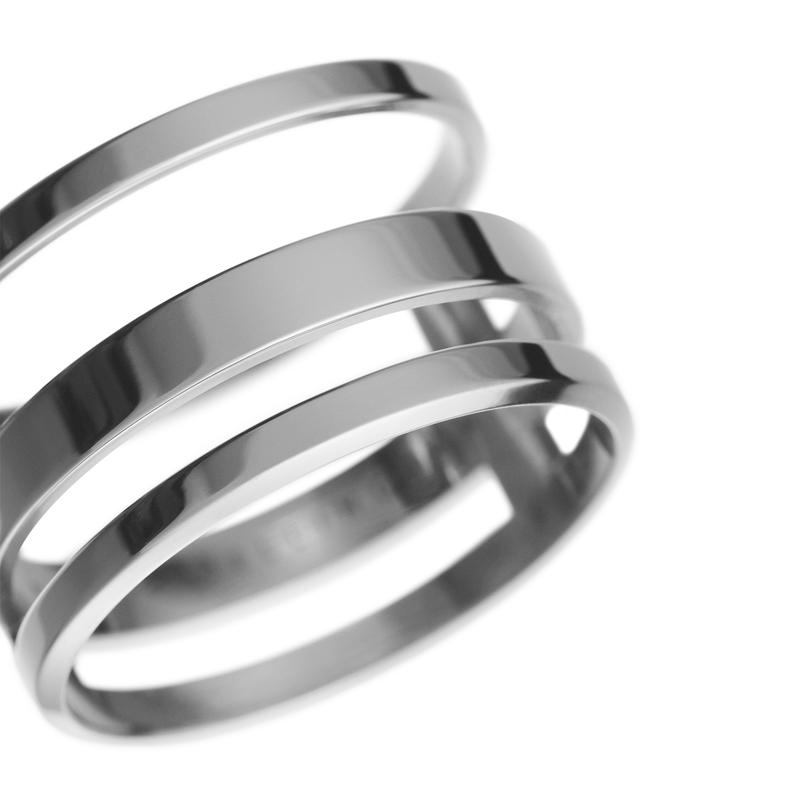 Daniel Wellington Elan Triad ring in polished silver stainless steel featuring a sleek, modern three-band statement design.