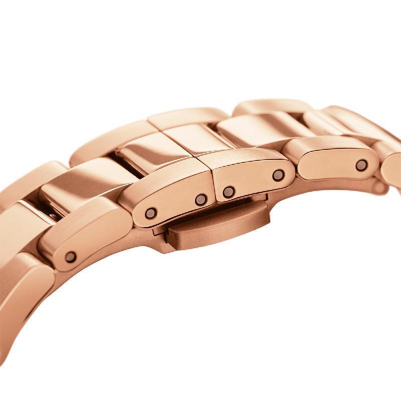 Close-up of the luxurious rose gold stainless steel link bracelet on a Daniel Wellington Iconic Link 28mm watch.