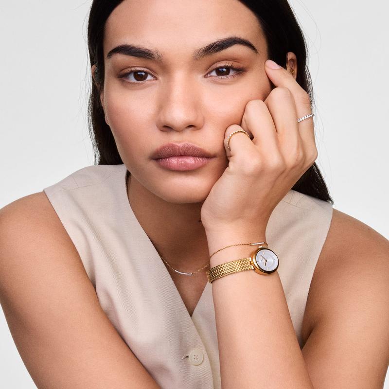 Elegant Daniel Wellington gold-plated eternity bracelet with sparkling white cubic zirconia stones on a sleek 1.4mm band.