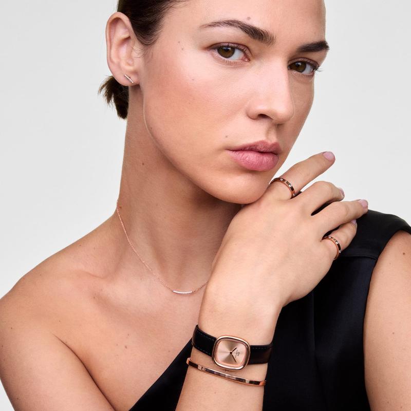 Minimalist rose gold Mirelle eternity necklace featuring delicate, sparkling white stones on a sleek stainless steel chain.