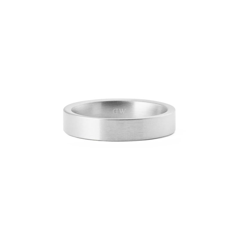 Daniel Wellington Line Ring in brushed silver with a modern 4.5 mm band and minimalist, unisex design.