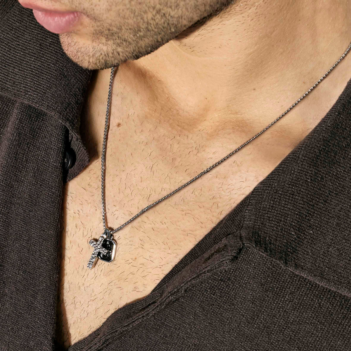 Nomination Bold Steel windrose pendant necklace, side view